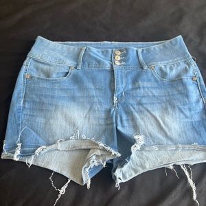 Short jean shorts by Wallflower